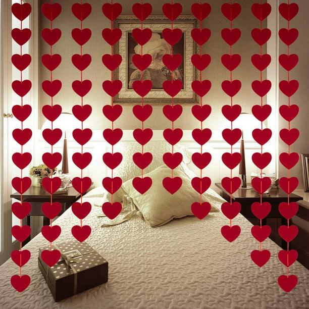 Decoración Del Día De San Valentín Con Adornos En Forma De Corazones Imagen  de archivo - Imagen de bosque, retro: 169907969