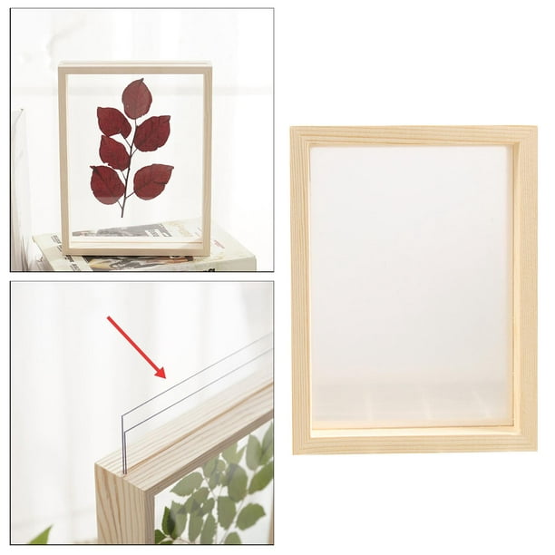 marcos para tres fotos, sobre madera y tapete floreado. Photo frame effect