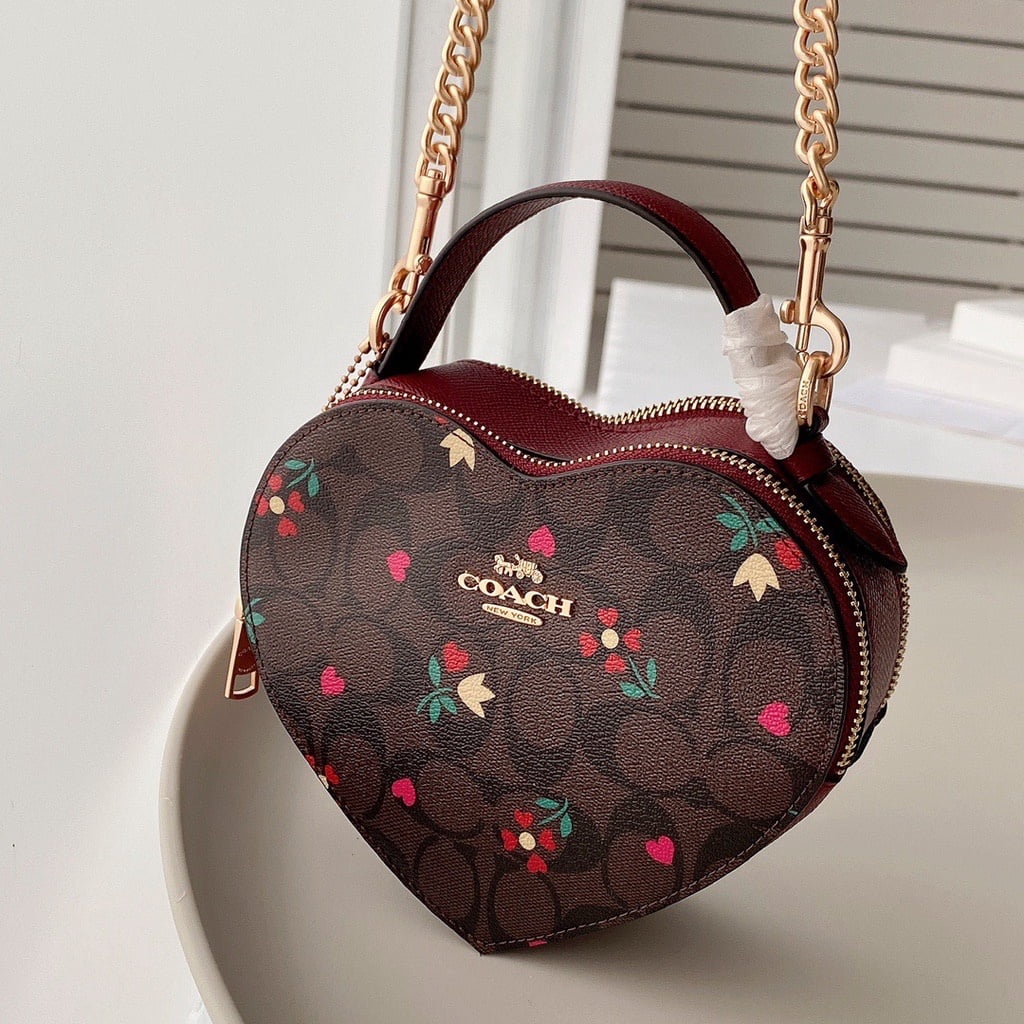 Coach Bolsa de Corazón: The Ultimate Guide to Style and Functionality