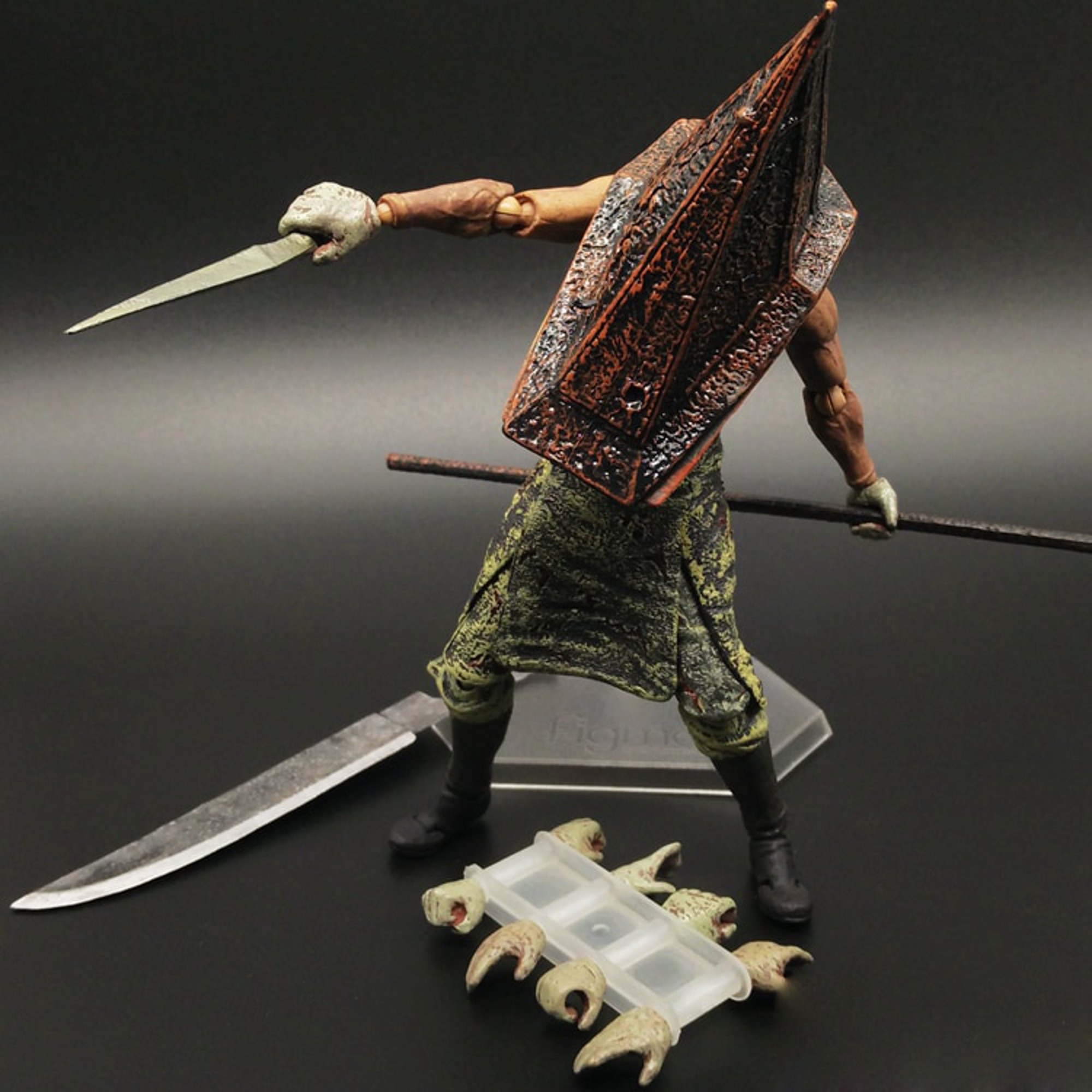 XGLIPQ Silent Hill, Pyramid Head, Altura 15 (cm) / 5,9 (in), Figura de  animación de Material de PVC, Hecho a Mano, Apariencia Exquisita, Hand to  do Spot, (colección Decorativa) Adornos de Regalo 