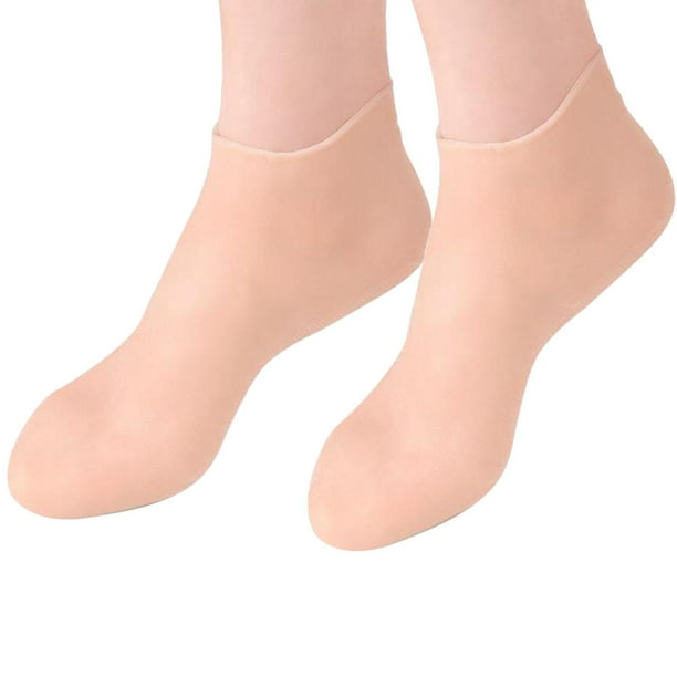 Mujer con calcetines blancos para el cuidado de los pies