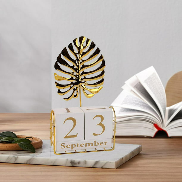 Calendario perpetuo de mesa hecho de cartón 