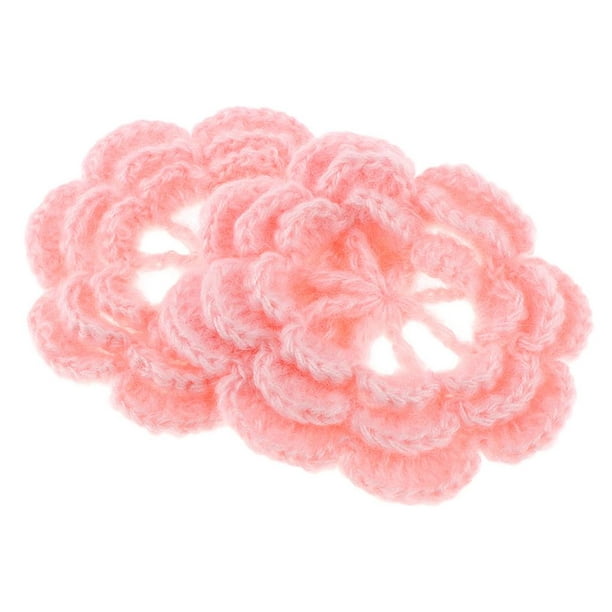 Bolso tejido al crochet con apliques florales realizados en