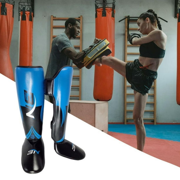 Espinilleras de artes marciales : protectores de piernas de boxeo en  taindia Thai ajustables y acolchados con empeine, protección para  entrenamiento de DYNWAVEMX Espinilleras MMA