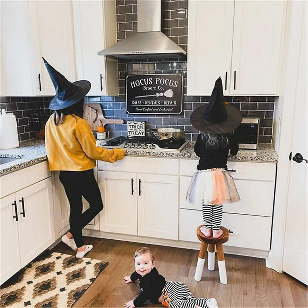 Escoba de bruja para decorar en halloween