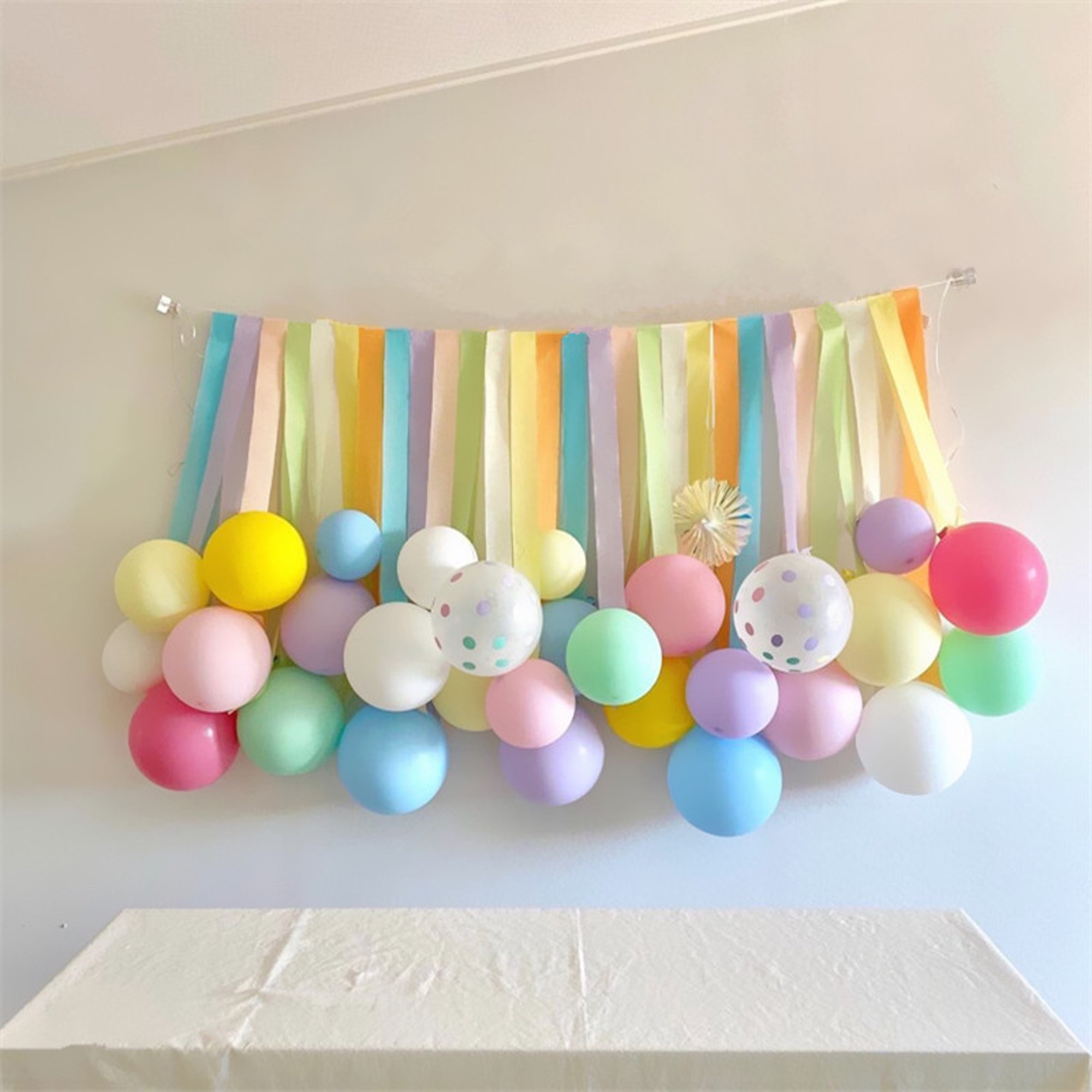 eLeyCe Eventos - Fantástico el photocall que prepararon para Paula en la  celebración de su 18 cumpleaños que decoramos con una guirnalda orgánica de  globos; combinación de materiales y colores, nos encanta