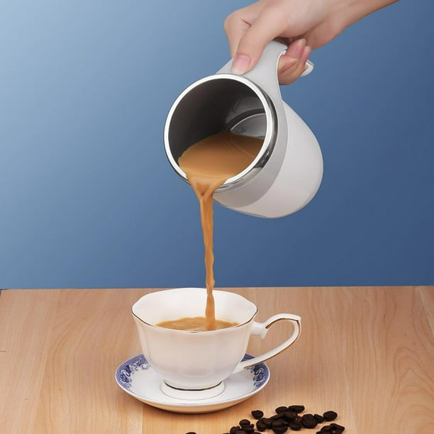 Taza divertida para tomar el café o servir la leche en forma de cafetera