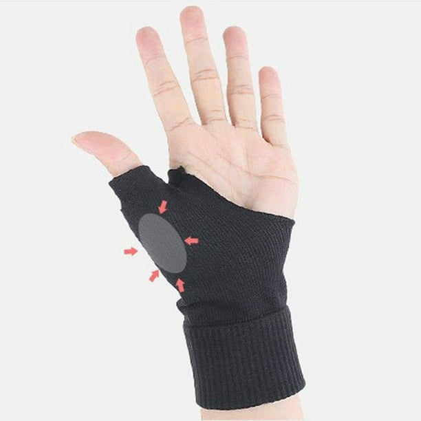 Man39s mano con muñequera terapéutica para aliviar el dolor de esguince de  muñeca sobre fondo blanco puro