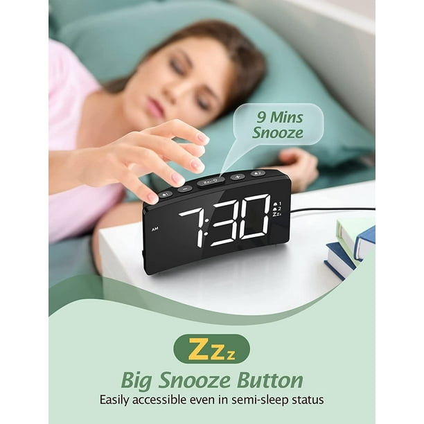 Este despertador digital con pantalla led, alarma dual y en seis