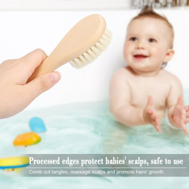 Cepillo Para El Pelo Del Bebé Recién Nacido Foto de archivo