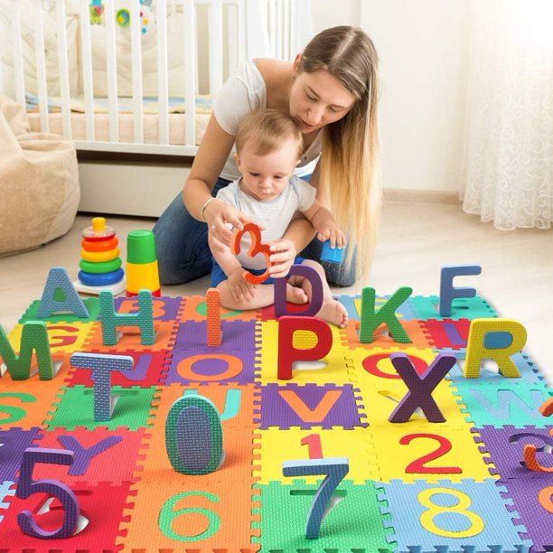 Colchonetas para niños y espacio de juegos