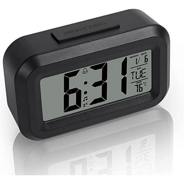 Reloj despertador digital de mesita de noche con pilas, pantalla