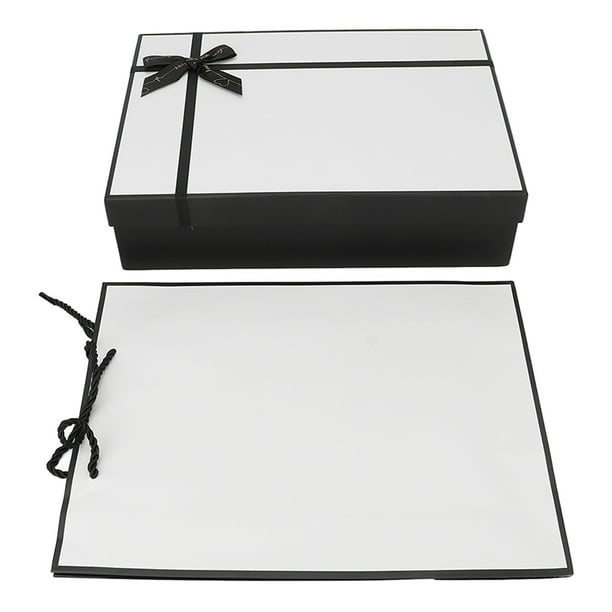 Foto Cajas de regalo de cartón decoradas, lazos de cinta negra y