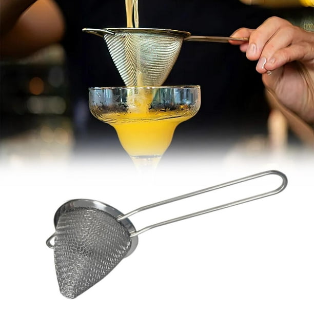 Piso 13 - ¡Cafe pasa'o por la media! El colador se define como un utensilio  compuesto por tela o por una malla metálica junto a un tipo de agarradera.  Su uso es