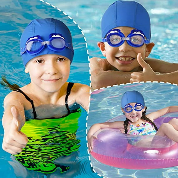 Niño con gorro de baño y gafas de natación en la piscina el niño