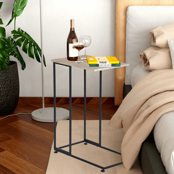 Cómo hacer una mesa auxiliar para las bebidas con patas