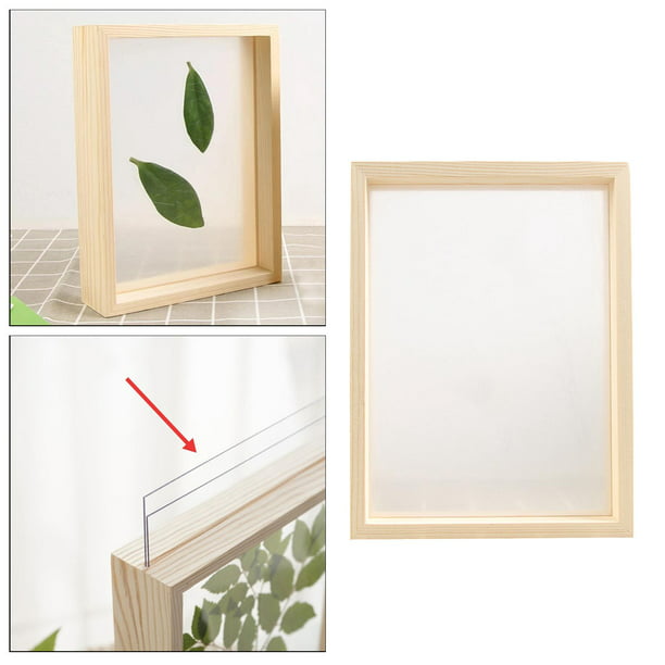 marcos para tres fotos, sobre madera y tapete floreado. Photo frame effect