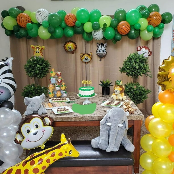Decoraciones de globos de animales de fiesta en la jungla fiesta de  cumpleaños infantil con globos de colores cerca de la pared blanca