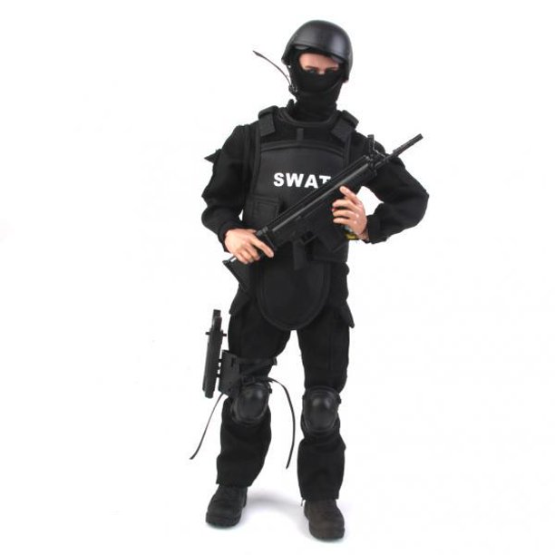 Fuerzas especiales con máscara de uniforme negro y chaleco