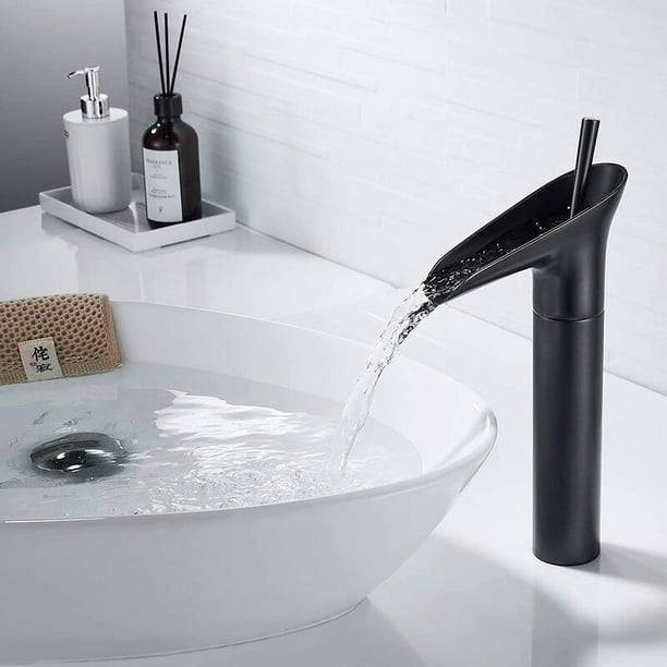 Grifos con efecto de cascada: un toque de bienestar en tu baño