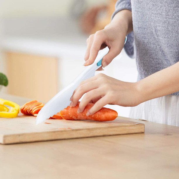 Tijeras para manualidades con protección anticorte para los mas pequeños