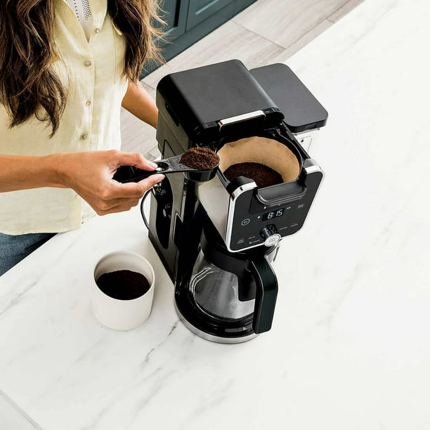  Ninja Cafetera programable Auto-iQ con 6 tamaños de  preparación, 5 opciones de preparación, espumador de leche, depósito de  agua extraíble, jarra de acero inoxidable (CF097) : Hogar y Cocina