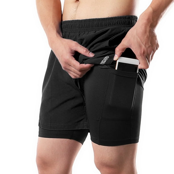 hombre en negro pantalones cortos toalla en espalda gimnasio