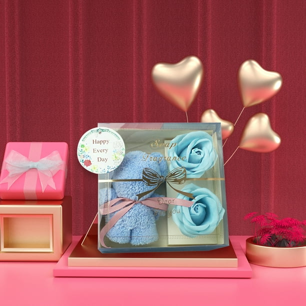 Set de regalo para mujer en color crema y rosa suave con calcetines de  toalla, sal de baño, vela y antifaz para dormir