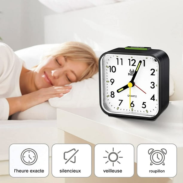 Reloj despertador digital, reloj despertador con luz LED, funciona con  pilas, reloj de viaje silencioso Aalarm con pilas, color rosa