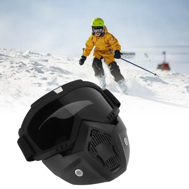 Hombre En Equipo De Esquí Con Gafas De Seguridad. Aventura Para El