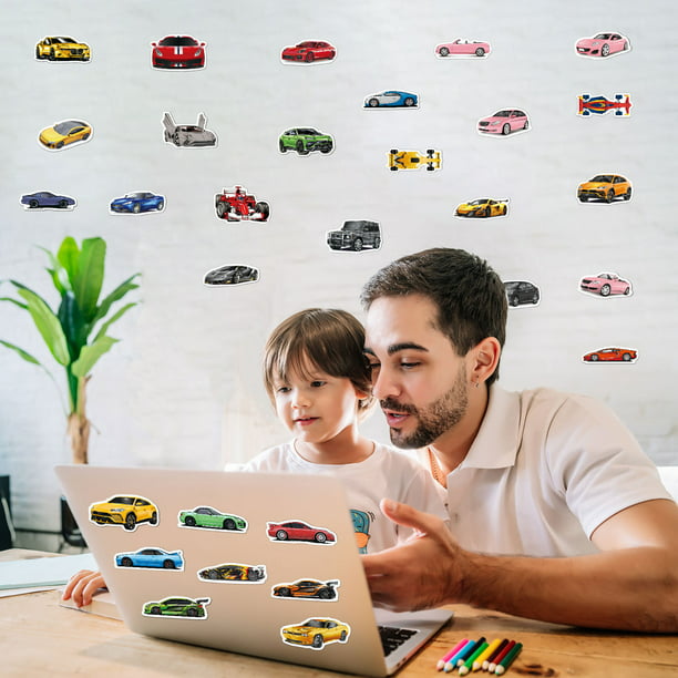 Un conjunto de coches para niños. imágenes multicolores de vehículos para  juegos infantiles. pegatinas, tarjetas.
