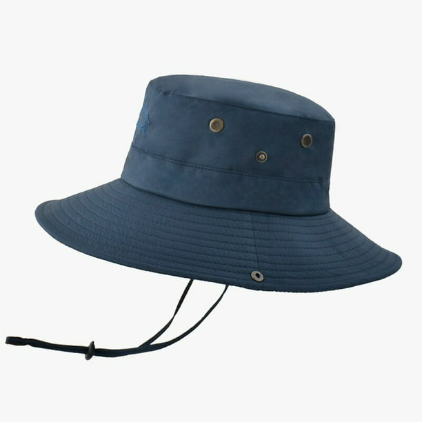 Sombreros para el sol de hombres y mujeres en un tablero azul