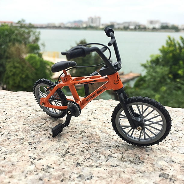 Modelo Mini Bicicleta Tándem CUTICAT, Hecho a Mano de Metal a Escala 1:16