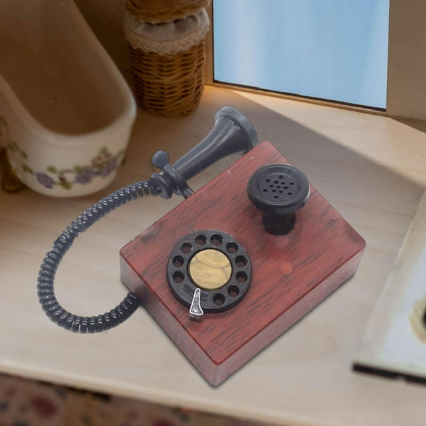 Teléfono antiguo foto de archivo. Imagen de wooden, micrófono