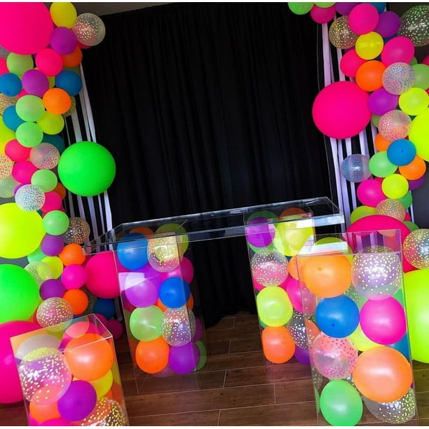 globos en cesto: decoración para cumpleaños en colores neon