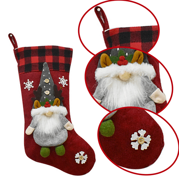 Medias navideñas 3d en calcetines de color de cuerda render calcetines de  tela navideña con bastón de caramelo muñeco de nieve hombre de jengibre  colgando decoraciones navideñas celebración navideña de año nuevo
