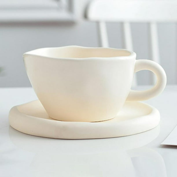 Verter Una Taza De Café Caliente En El Vaso Para El Fondo Natural Del  Desayuno Imagen de archivo - Imagen de porcelana, aroma: 166065349