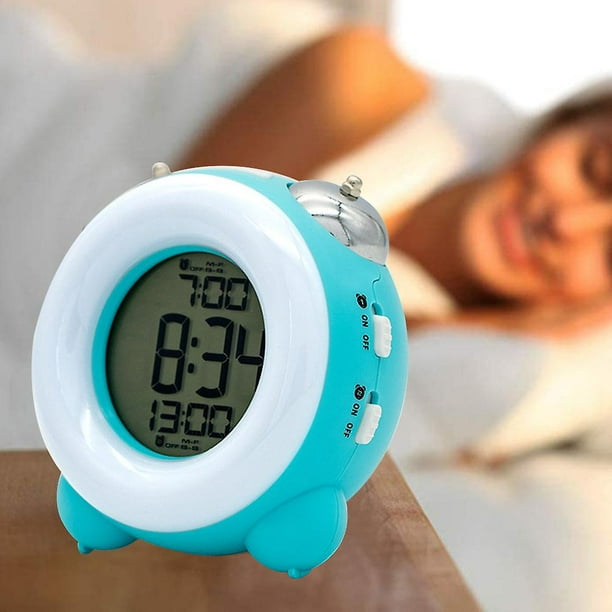  FAMICOZY Reloj despertador digital simple y fácil de usar,  pequeño compacto, atenuación automática por la noche y 6 ajustes de brillo  manuales, alimentación de red, alarma Crescendo con repetición, 12/24 horas