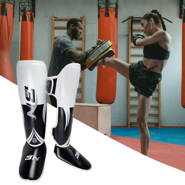 YOKKAO Muay Thai - Espinilleras verticales con protección para pies y  rodillas, espinilleras ligeras para kickboxing, MMA y todos los deportes