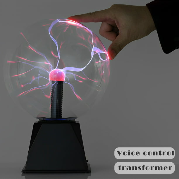Mano de energía de la lámpara de bola de plasma tocando el concepto de  esfera de vidrio brillante para la ciencia de la electricidad